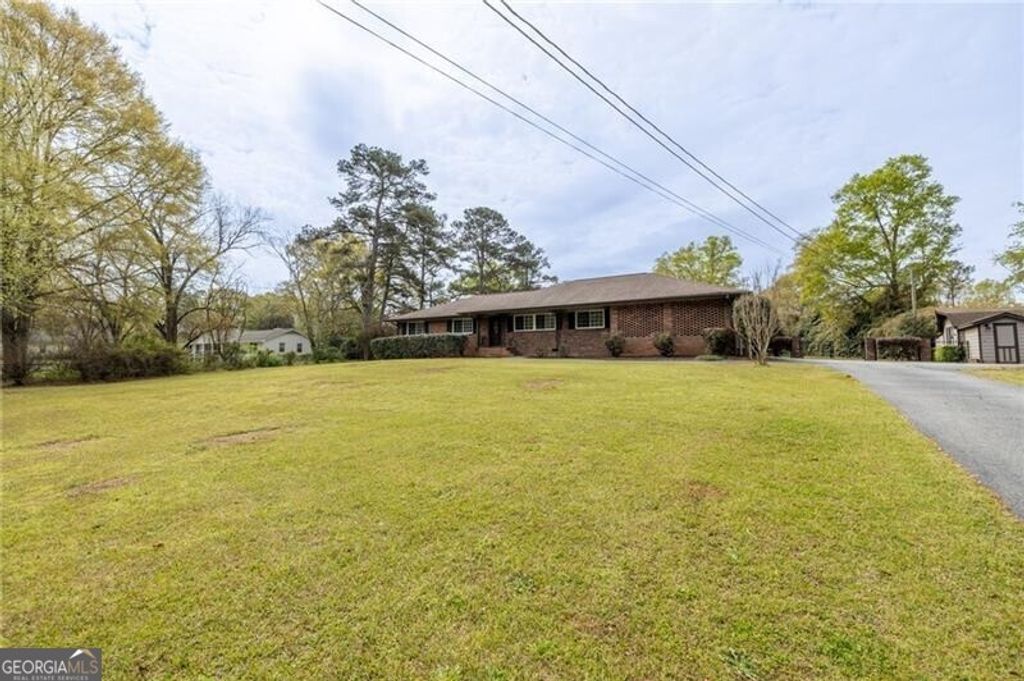 Photo of 318 Tyrone Road, Fayetteville, GA 30214 (MLS # 10722570)