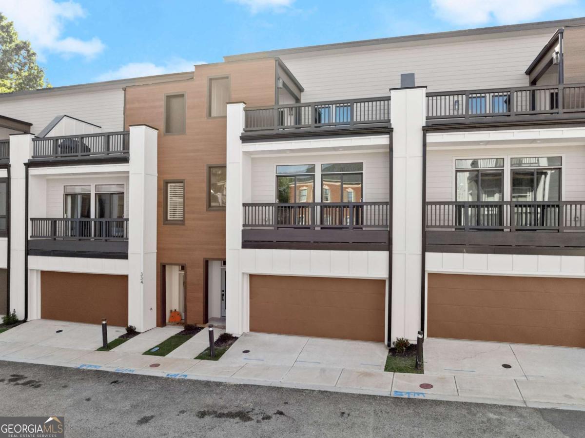 326 Clarendon CT