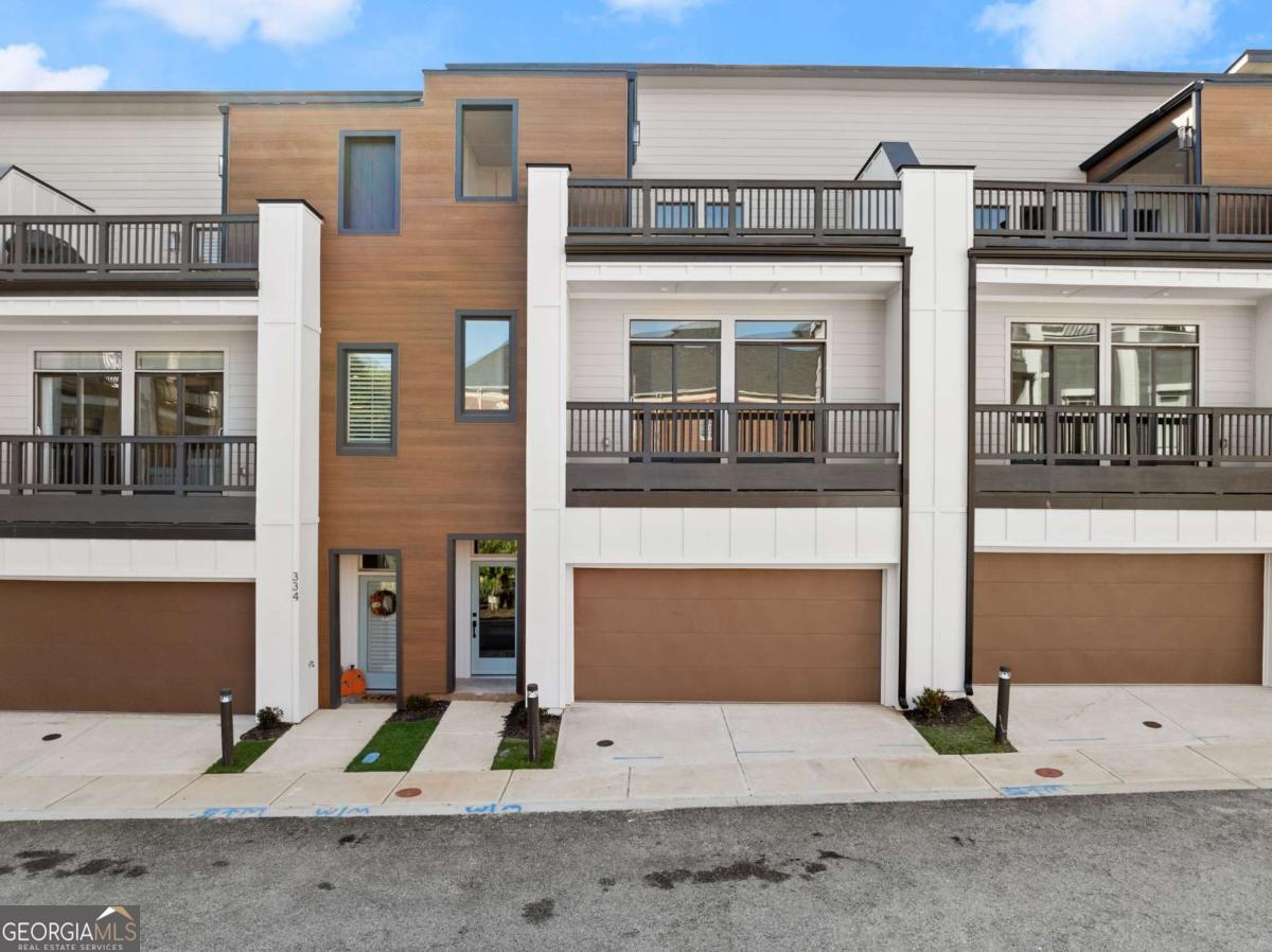 326 Clarendon CT