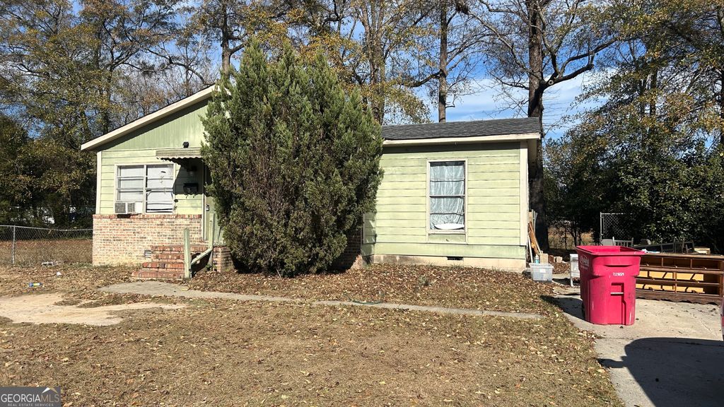 Photo of 2621 Village Green Lane, Macon, GA 31206 (MLS # 10660676)
