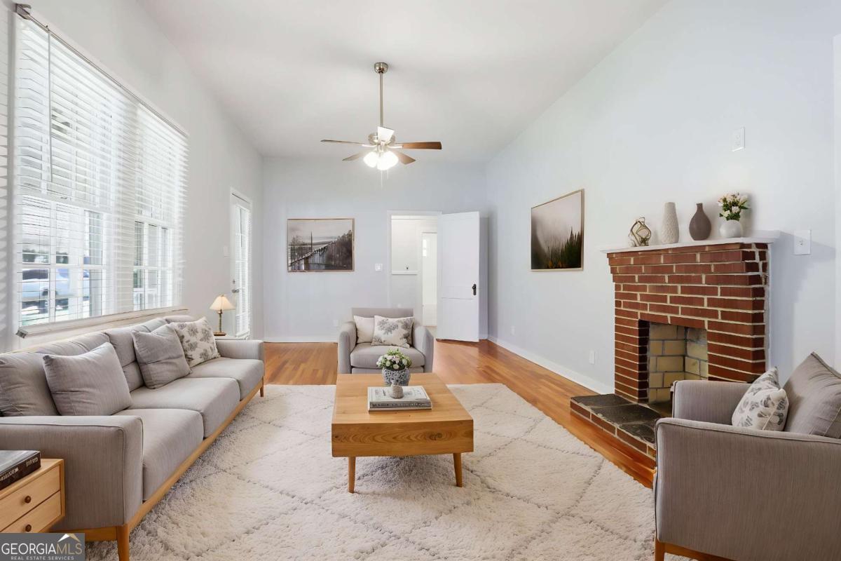 10 Woodlawn AVE