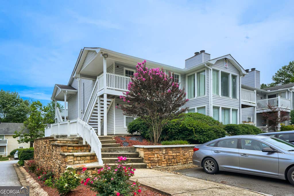 Photo of 905 Augusta Drive, Marietta, GA 30067 (MLS # 10777040)