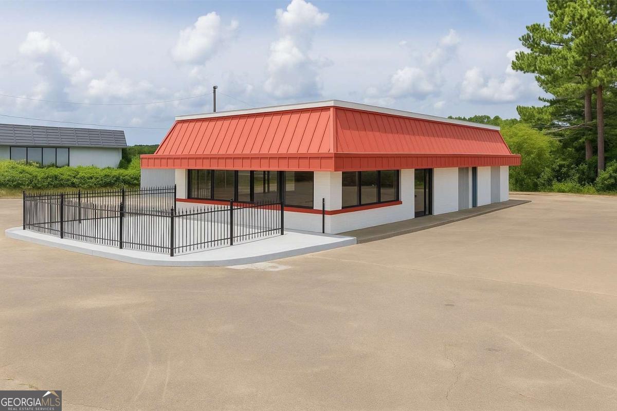 4145 Fulton Industrial Blvd is situated in a key location within Atlanta's industrial corridor, offering excellent connectivity to major transportation routes and infrastructure. This property provides a strategic position for various industrial and commercial uses, with easy access to I-20, I-285, and Hartsfield-Jackson Atlanta International Airport. Corner lot with potential for a gas station! Former closed Pizza Hut Location.