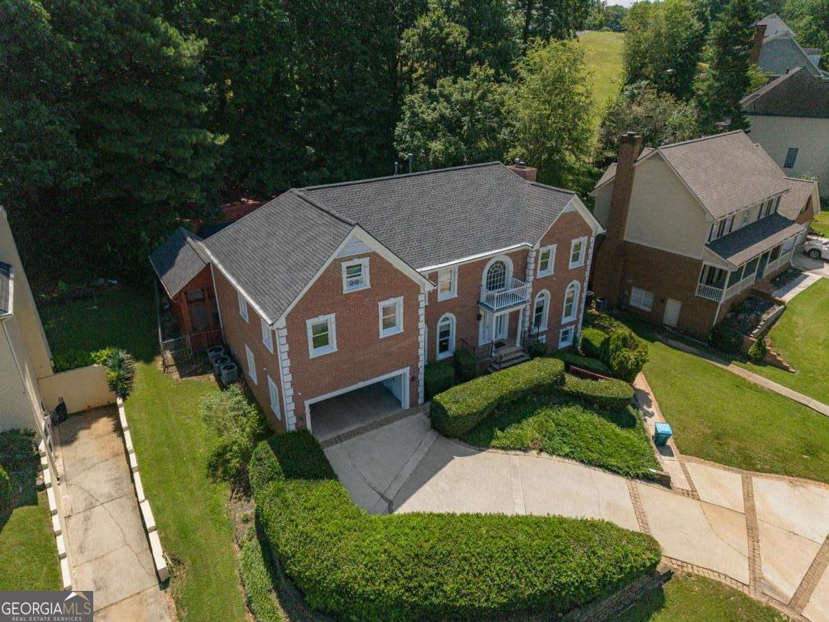 660 Belgrave LN