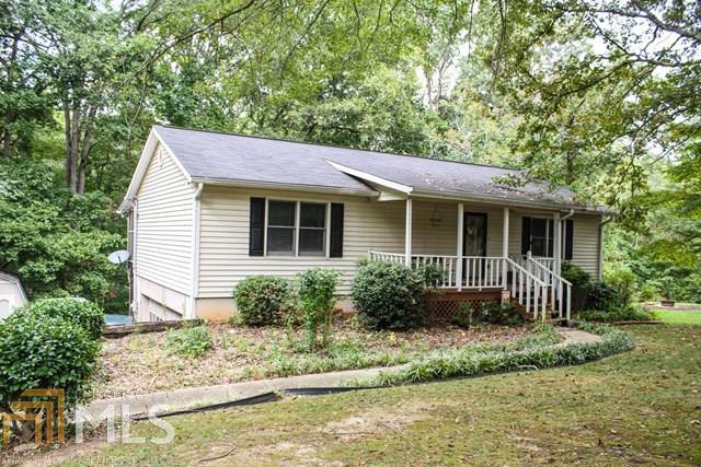 A must see home priced to sell. All bedrooms have walk-in closets. The yard and siding are low maintenance. Private backyard with large screened in porch located in the cul-de-sac of a great neighborhood makes for a wonderful family setting. Sellers are providing a 1-year 2/10 Home Warranty. Seller is motivated. Bring all offers. Home won't last long!!!
