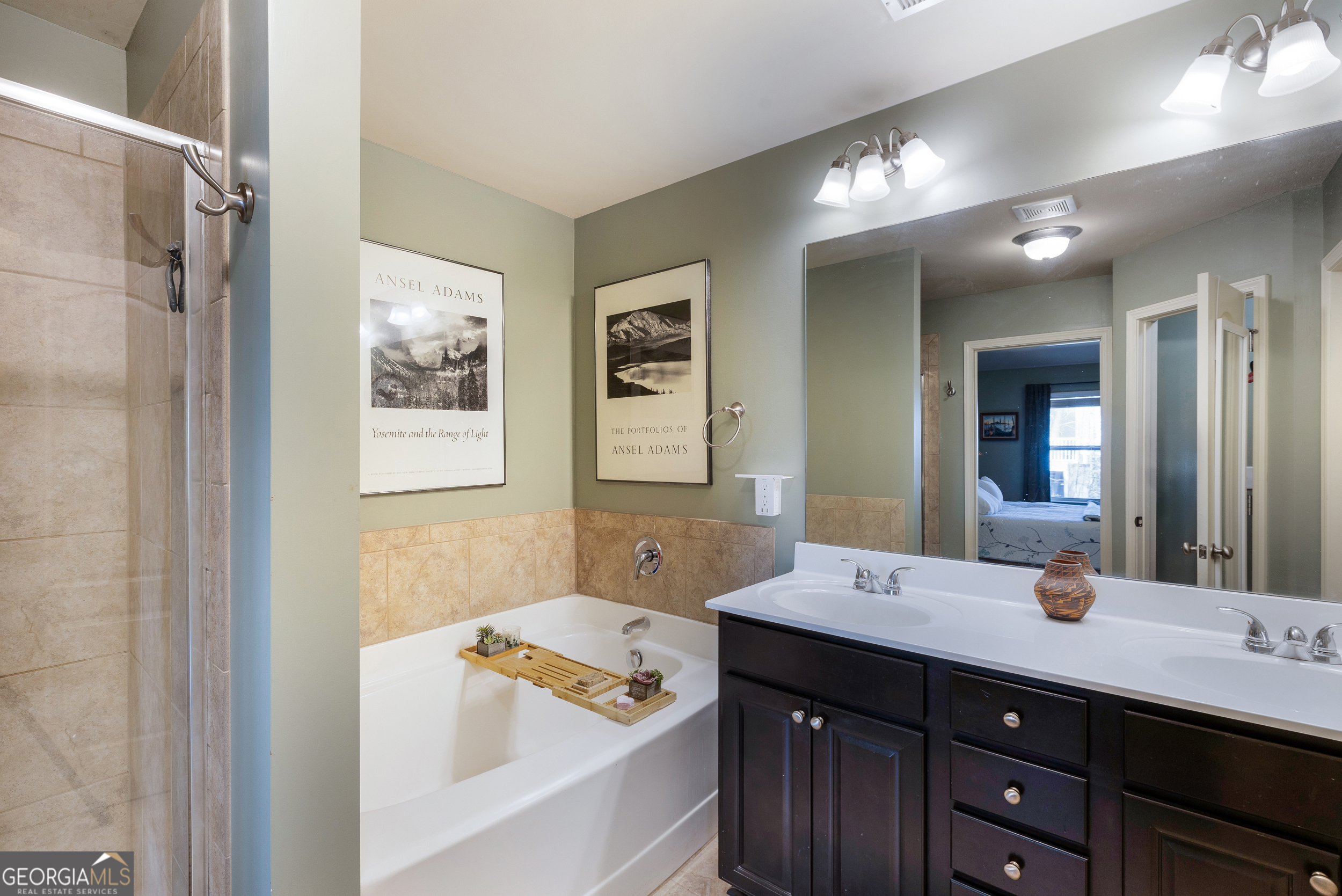 2474 Whiteoak RUN SE 18