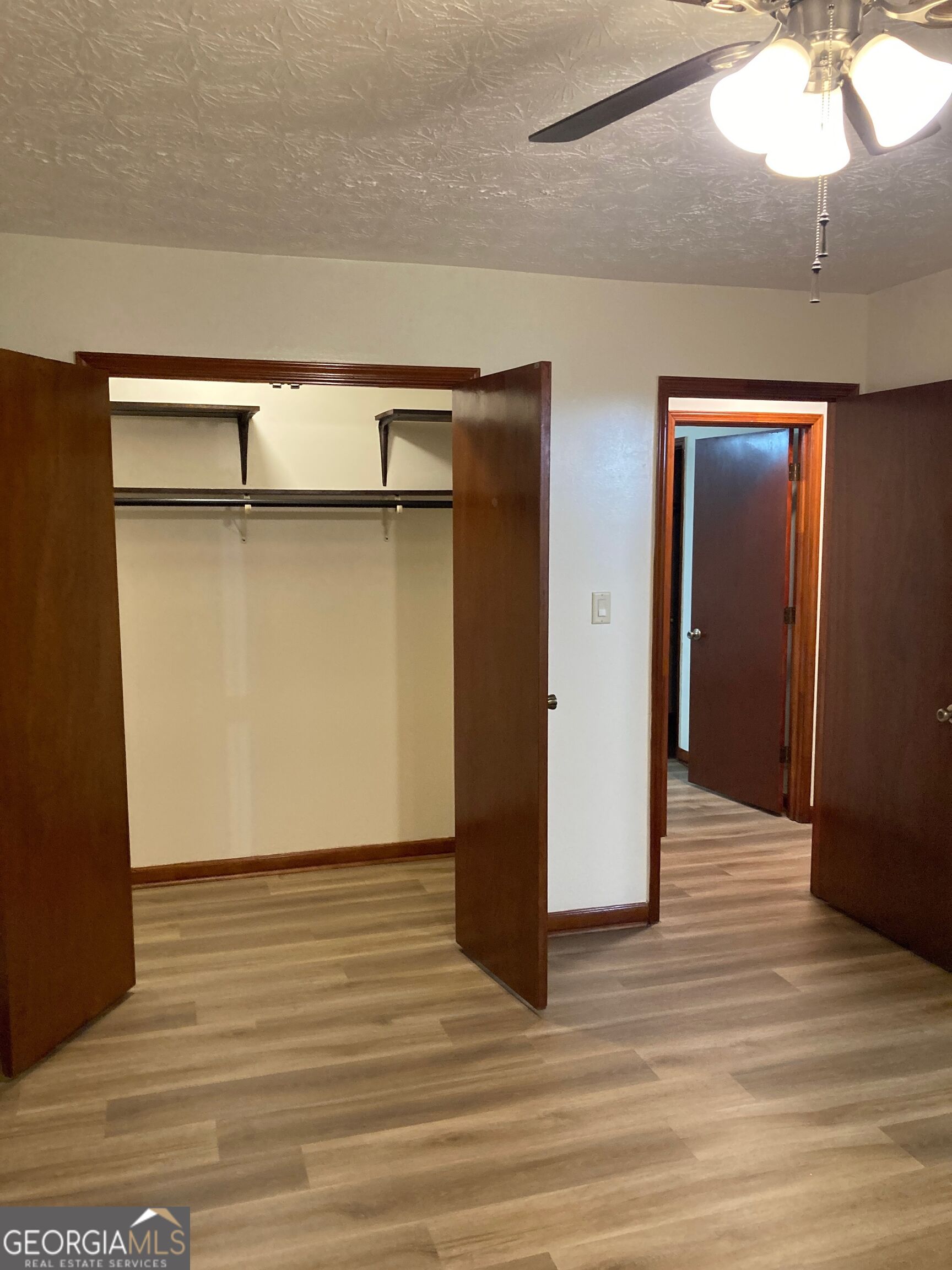 401 Riverbrook CT
