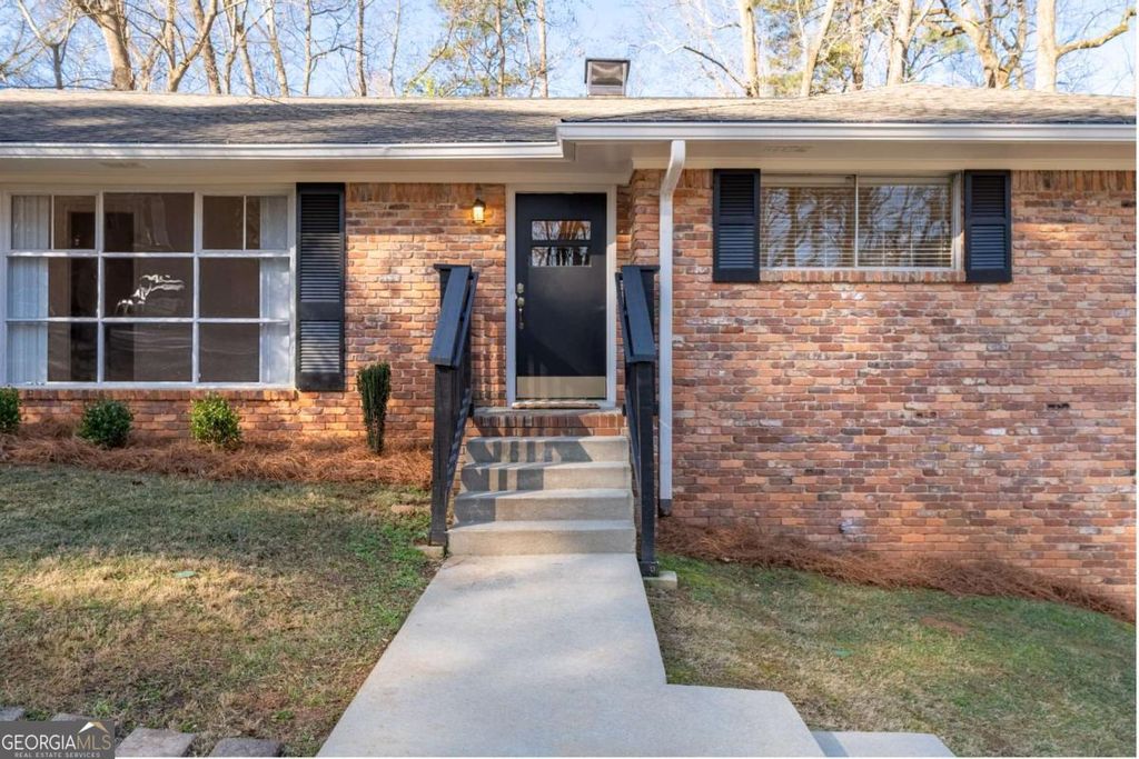 Photo of 1112 Franklin Circle NE, Atlanta, GA 30324 (MLS # 10696973)
