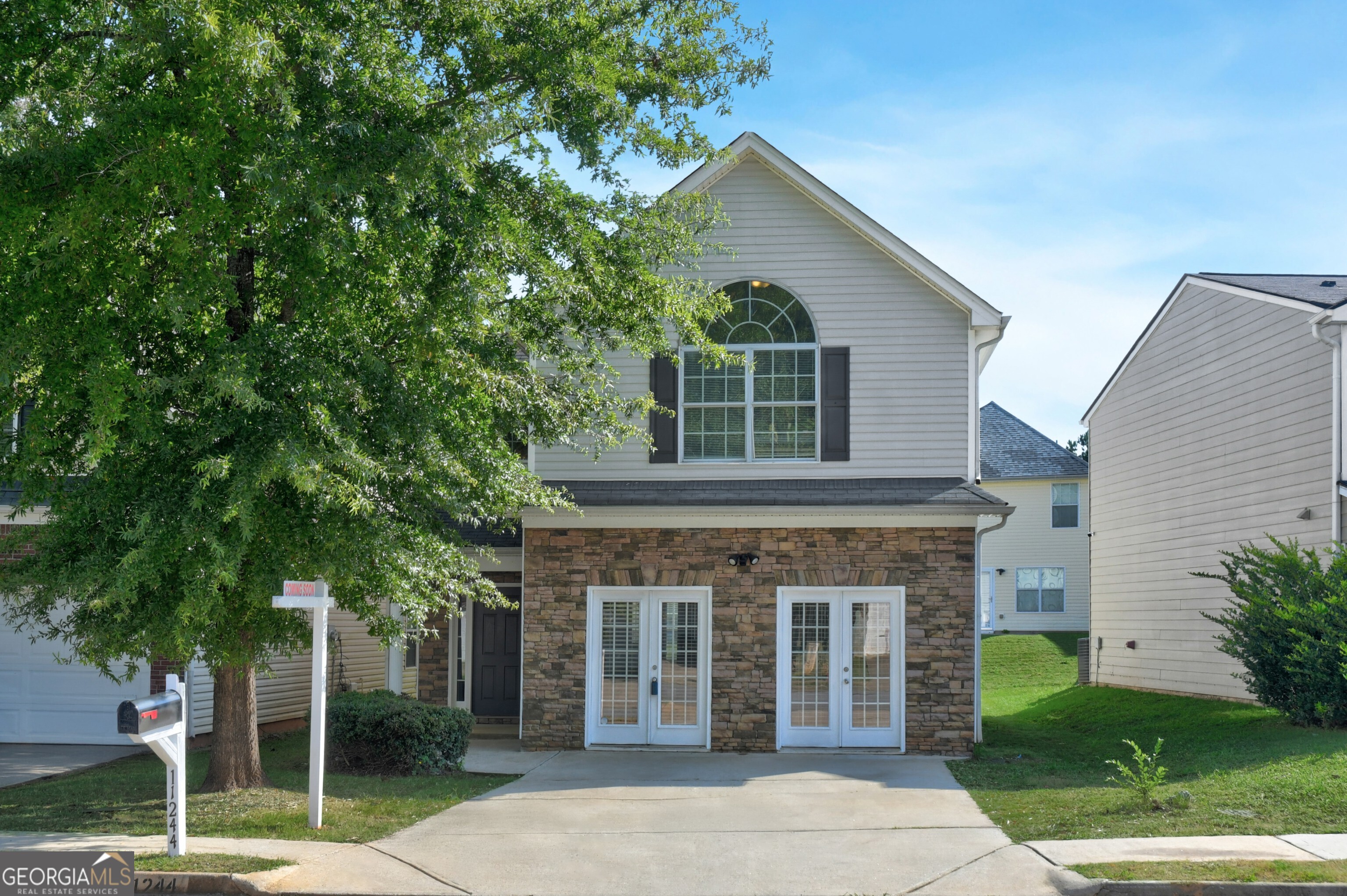 Welcome to this charming home in a great neighborhood. You'll find four large and comfortable bedrooms, providing a versatile and open living space. The main floor showcases a seamless, airy layout, featuring a sophisticated formal living room at the front and a bright, inviting kitchen with elegant countertops and ample space for all your needs. Bathed in natural light and thoughtfully designed, this home is move-in ready and awaiting your personal touch. Don't wait schedule a viewing today before this exceptional house is gone!