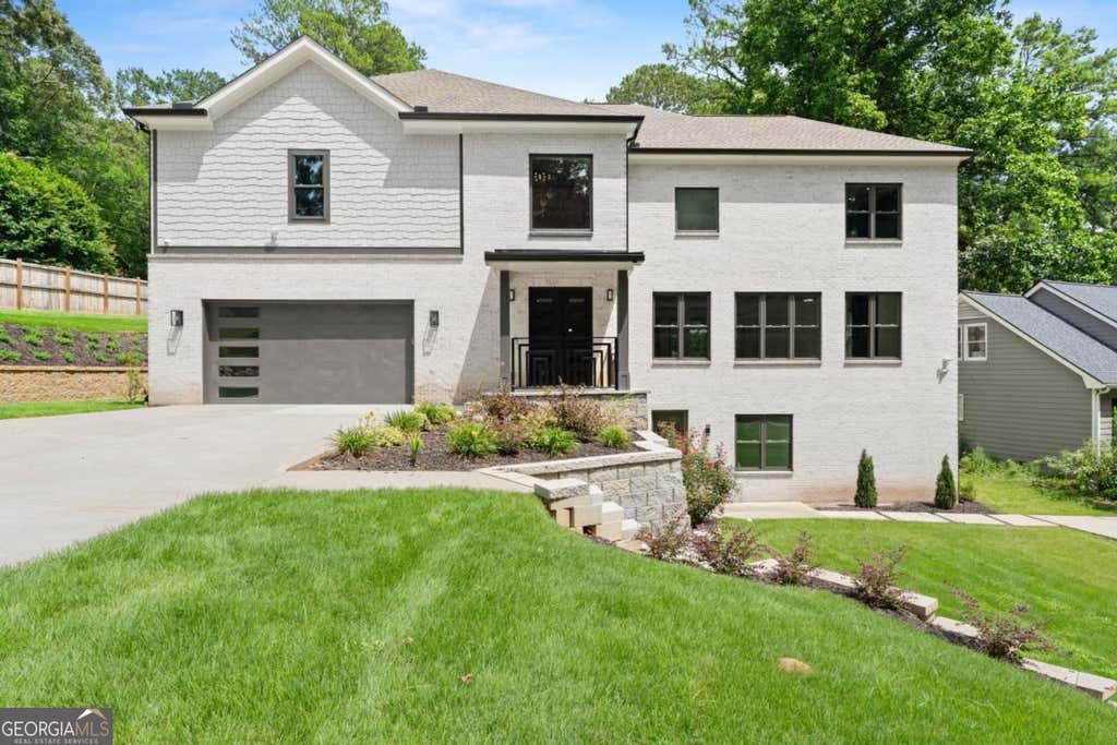 Photo of 4842 Sturbridge Crescent NE, Roswell, GA 30075 (MLS # 10818691)