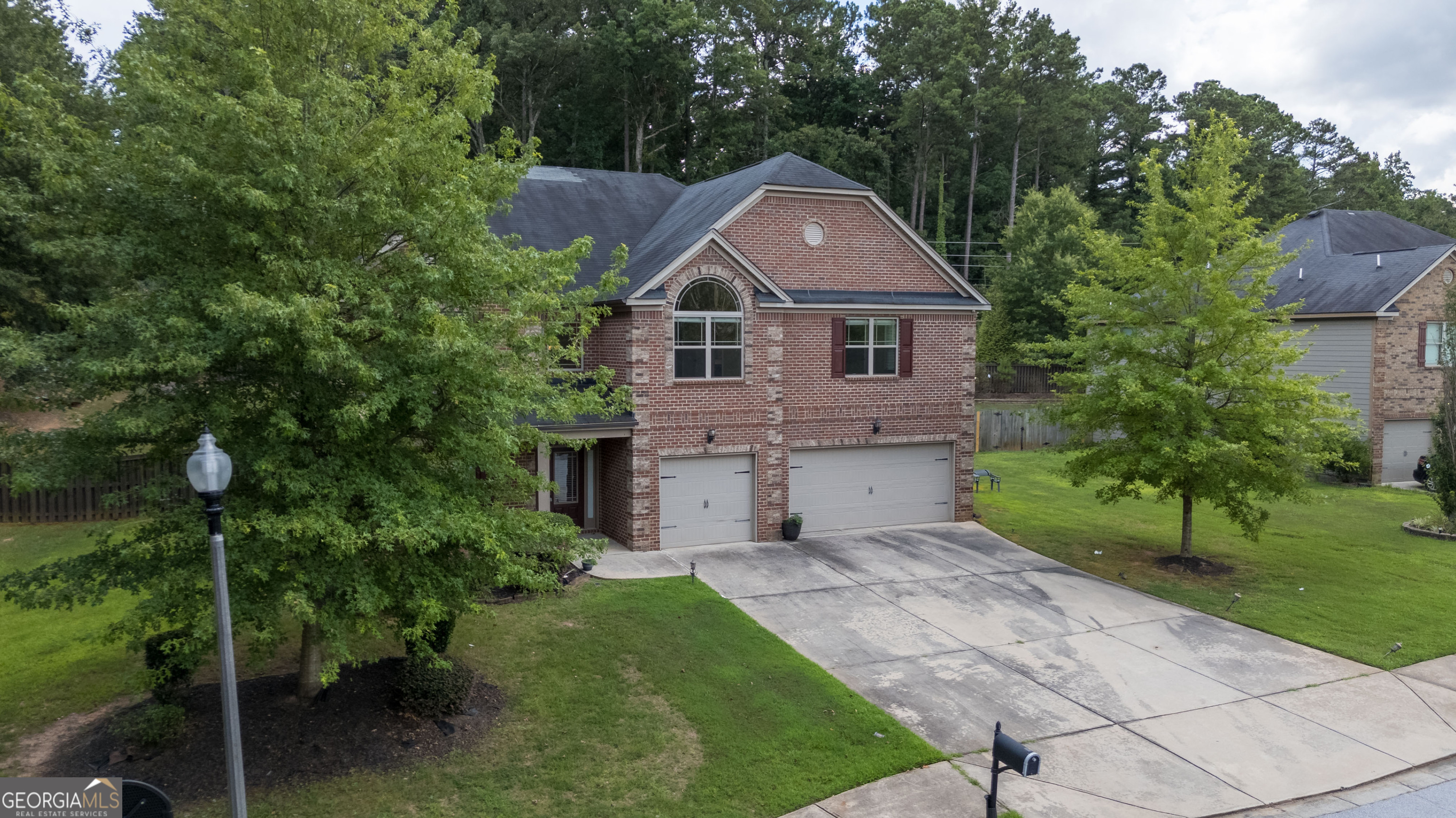 5896 CLIFTONDALE DR