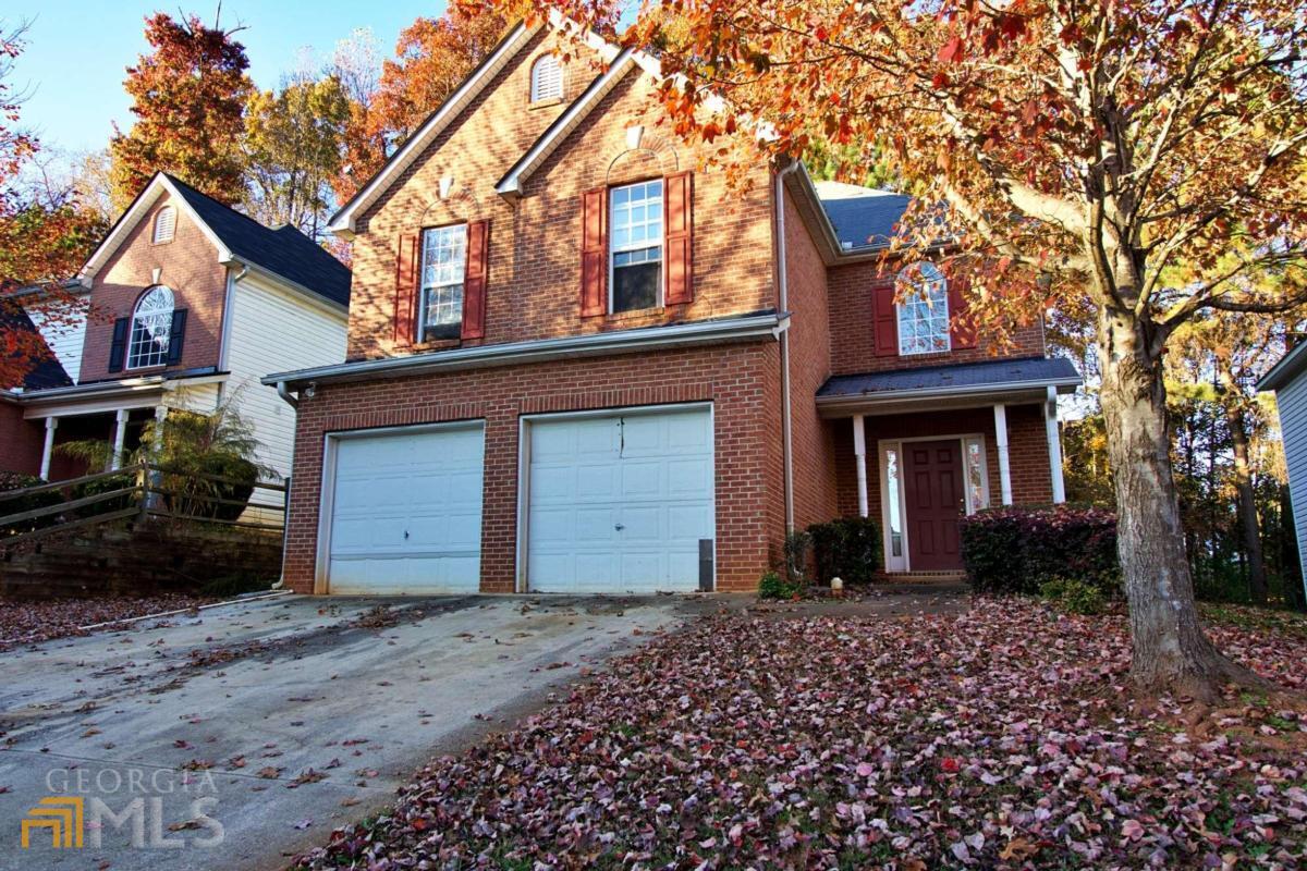 Come see this home in Riverside Station Estates Neighborhood. There's a large family room, great master bedroom with trey ceilings, and a nice back patio and yard. The house is being sold in AS-IS condition.
