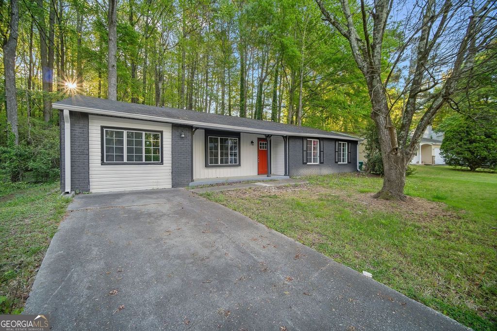 Photo of 1428 Muirfield Drive, Stone Mountain, GA 30088 (MLS # 10735970)