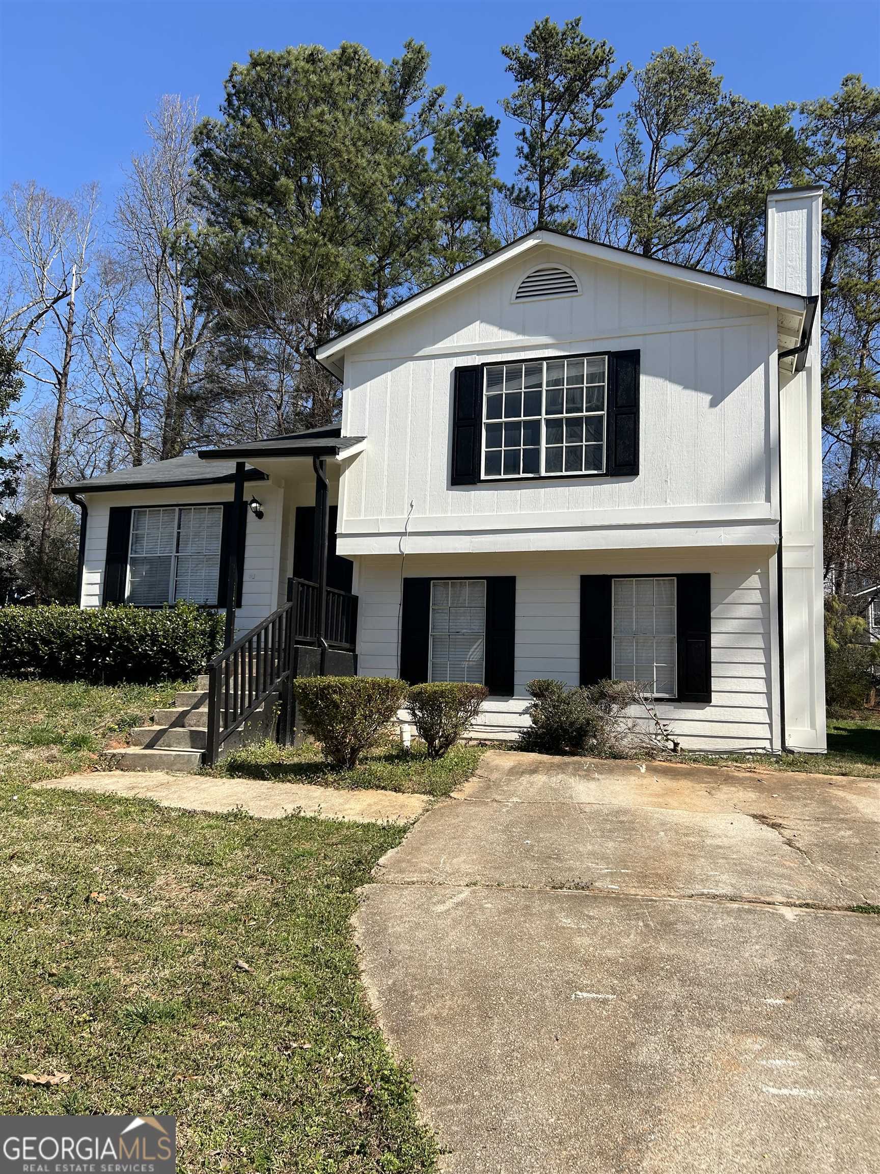 2 bed/1 bath plus bonus room with fireplace close to shopping, restaurants and I-20 and I-285. For more information Call or Text 770-679-1770.