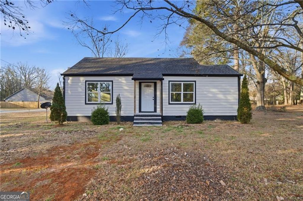 Photo of 303 Glen Iris Drive, Monroe, GA 30655 (MLS # 10692621)