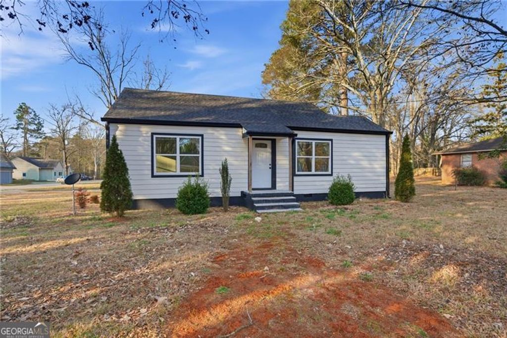 Photo of 303 Glen Iris Drive, Monroe, GA 30655 (MLS # 10692621)