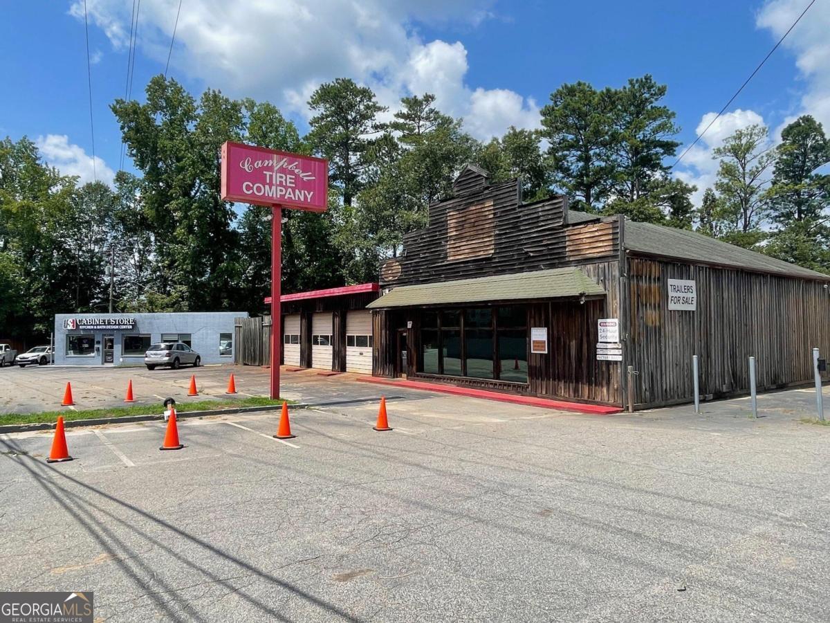 Iconic Campbell Tire property on N Main St close to downtown Alpharetta. So many possibilities for auto service businesses or other retail. Scondary building currently occupied by cabinet shop. Environmental study completed.