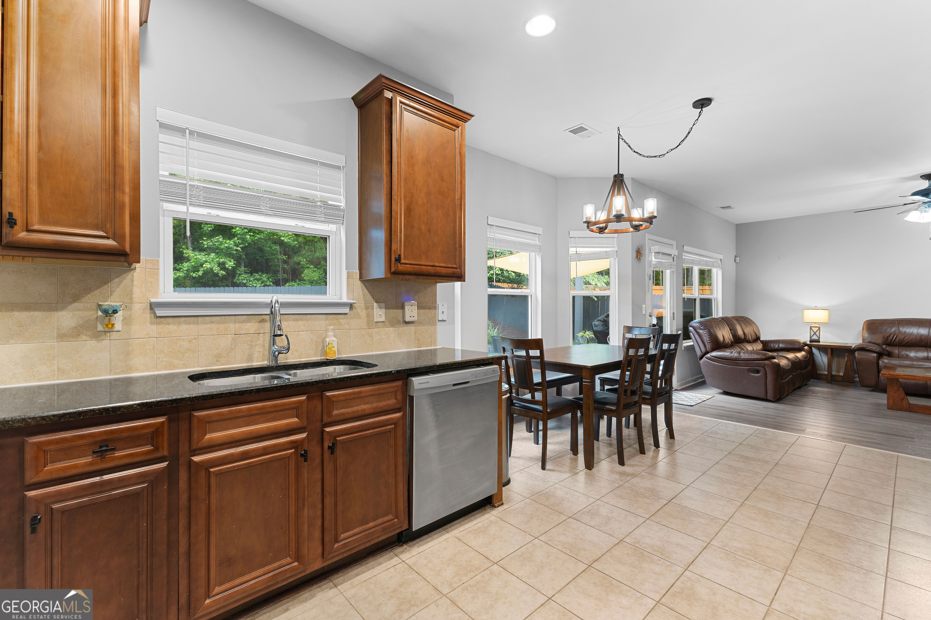 Newnan, Georgia 30263, United States, 4 Bedrooms Bedrooms, ,3 BathroomsBathrooms,Residential,Active,226042