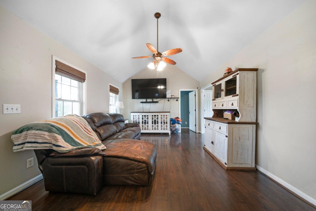 372 Jake Whorton RD SE