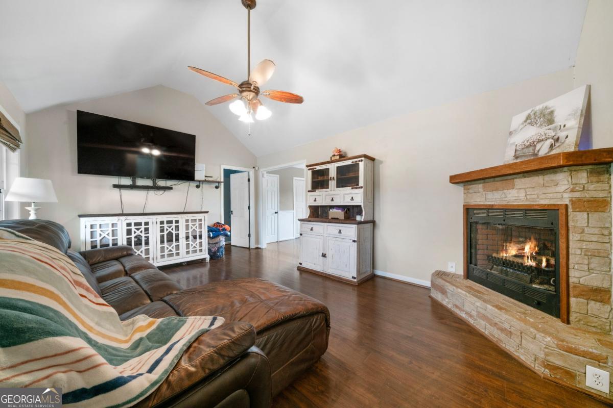 372 Jake Whorton RD SE