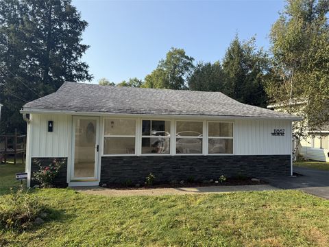 Homes For Sale - 11867 Highland Avenue<br/> Conneaut Lake, PA 16316