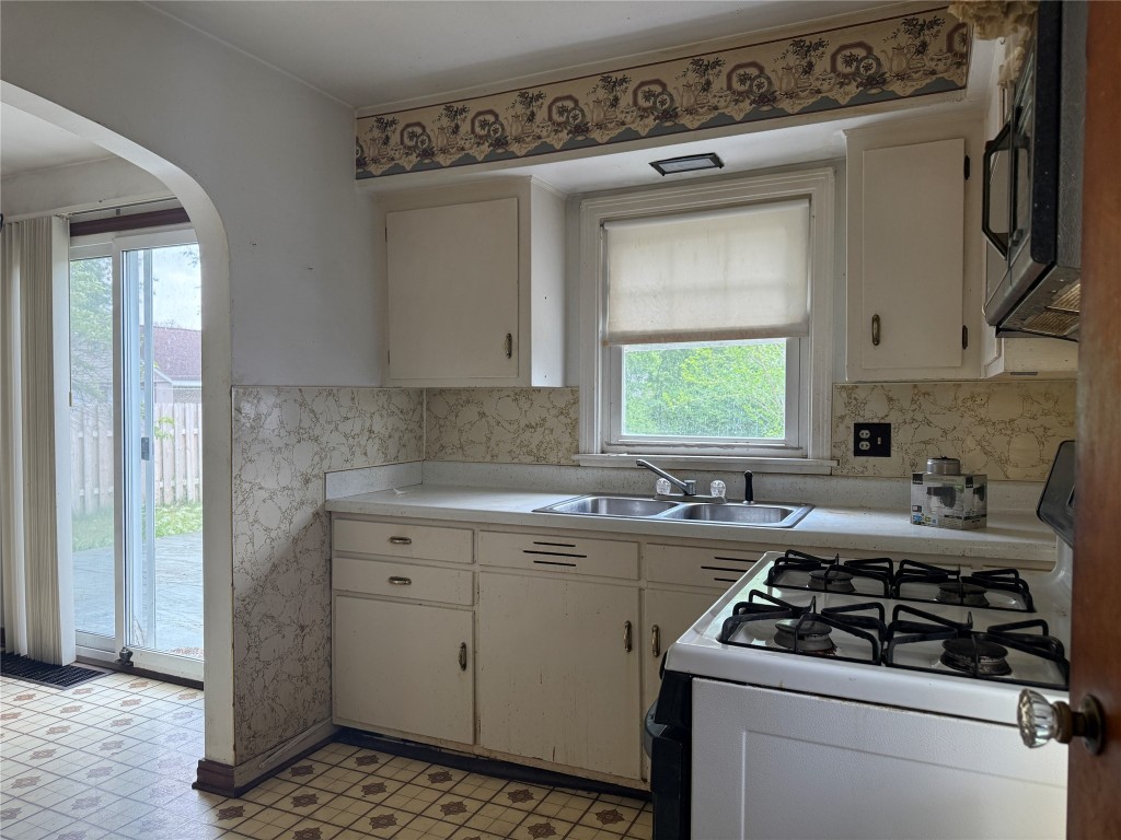 3269 W 11 Street, Erie, Pennsylvania image 3