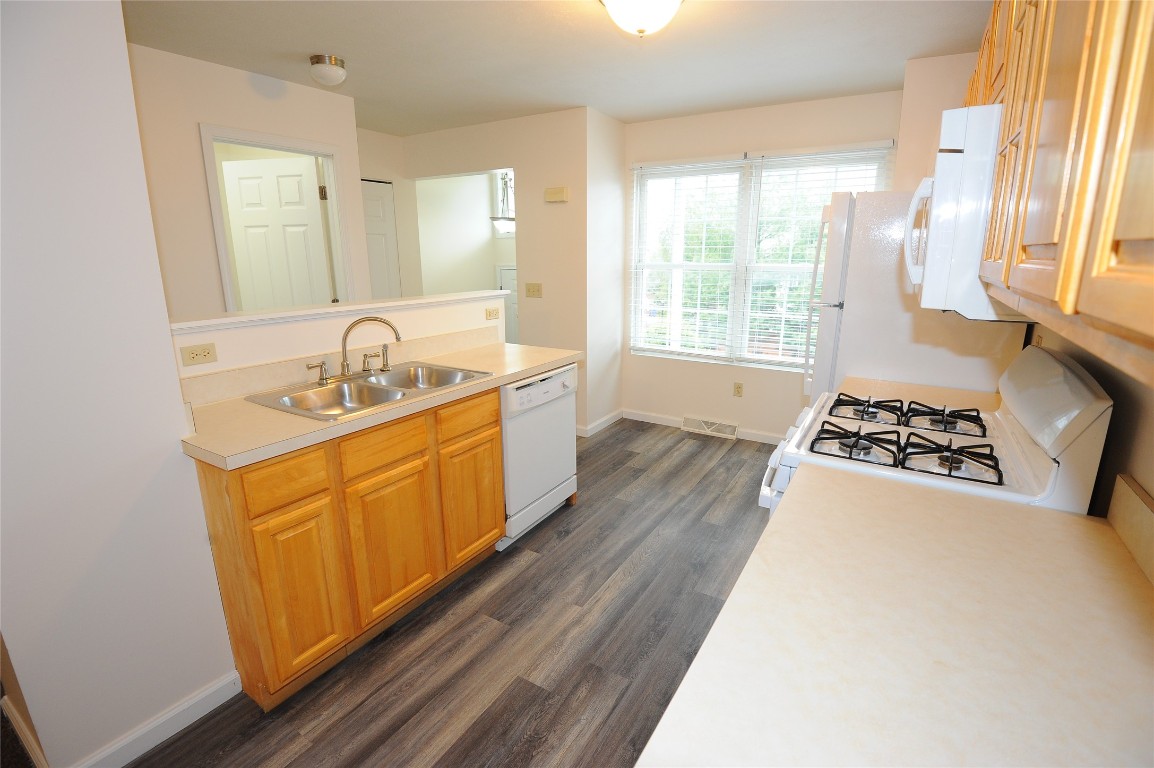 4175 Wood Hills Drive #C48, Erie, Pennsylvania image 6