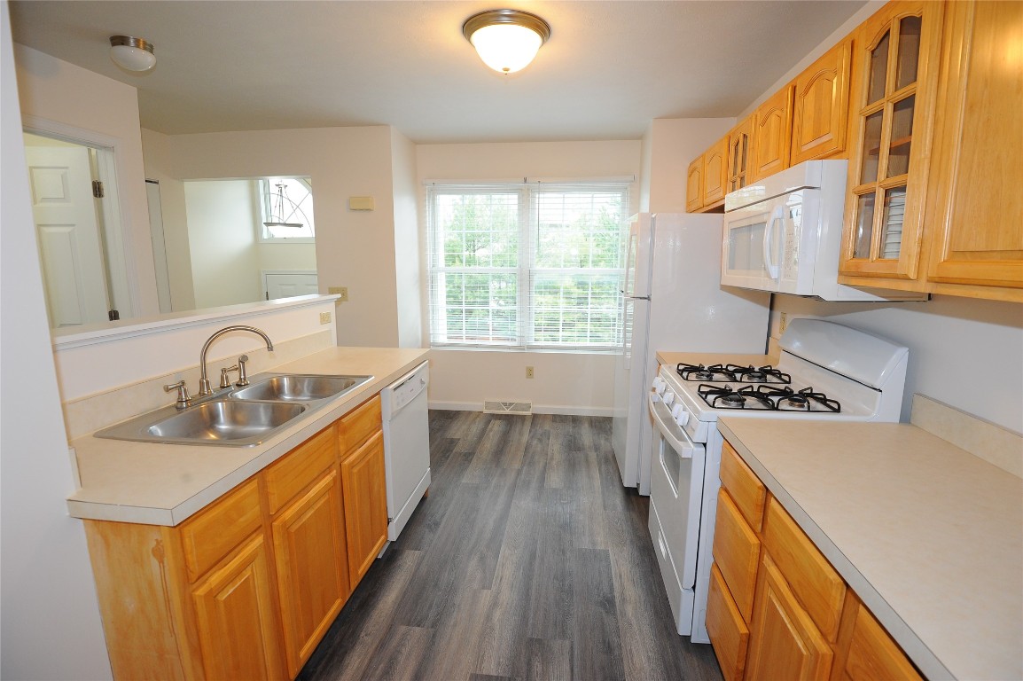 4175 Wood Hills Drive #C48, Erie, Pennsylvania image 3