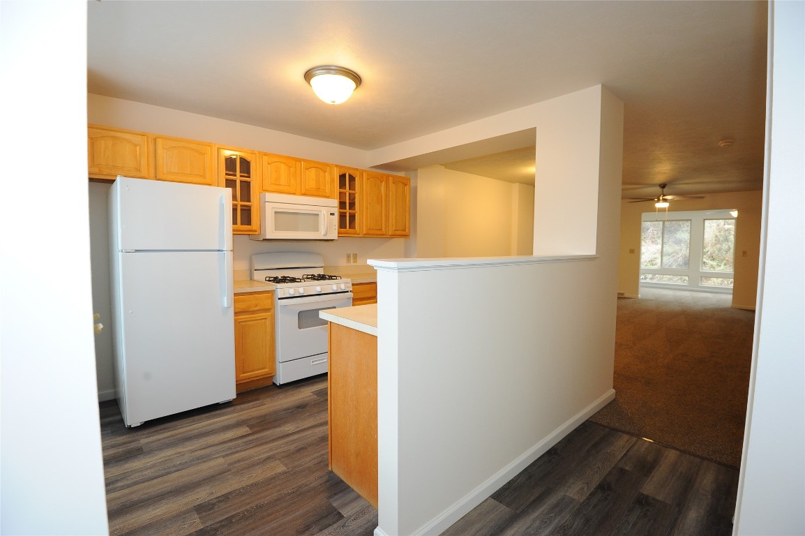 4175 Wood Hills Drive #C48, Erie, Pennsylvania image 5