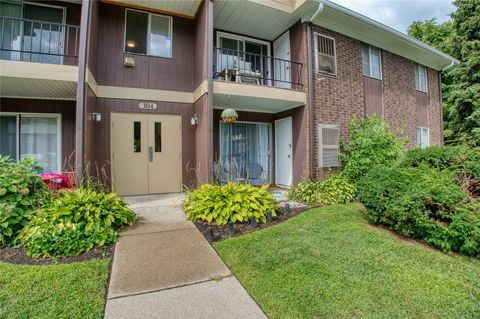 Condo For Sale - 304 Presque Isle Boulevard #201<br/> Erie, PA 16505