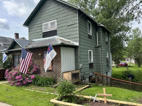 Homes For Sale - 745 W Spring Street<br/> Crawford County, Titusville, PA 16354