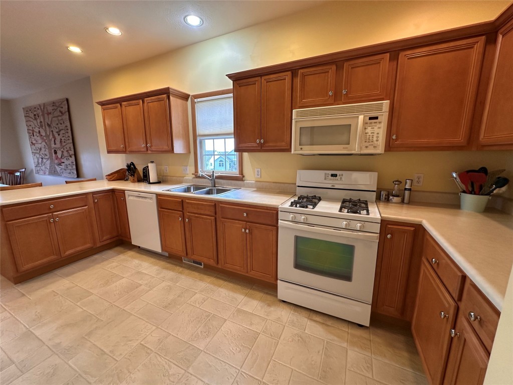 6066 Hummingbird Court #140, Erie, Pennsylvania image 11
