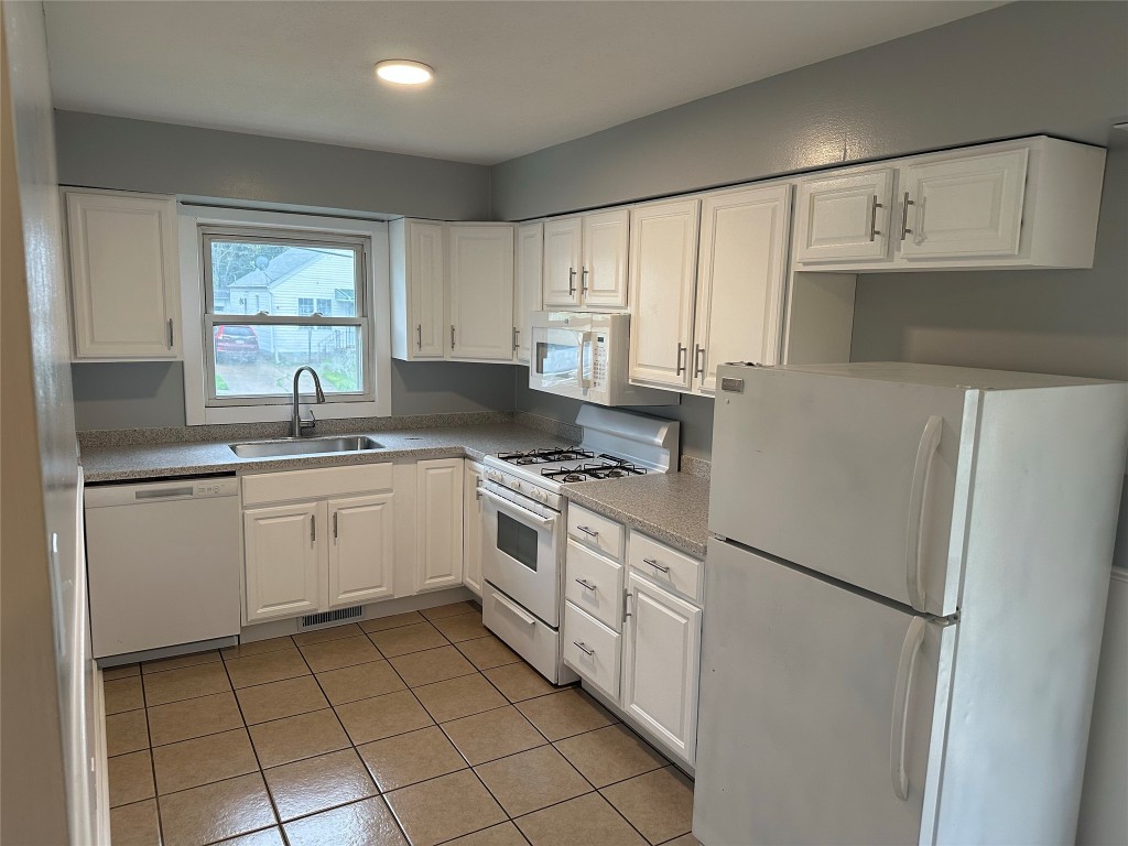 3815 Lake Pleasant Road, Erie, Pennsylvania image 3