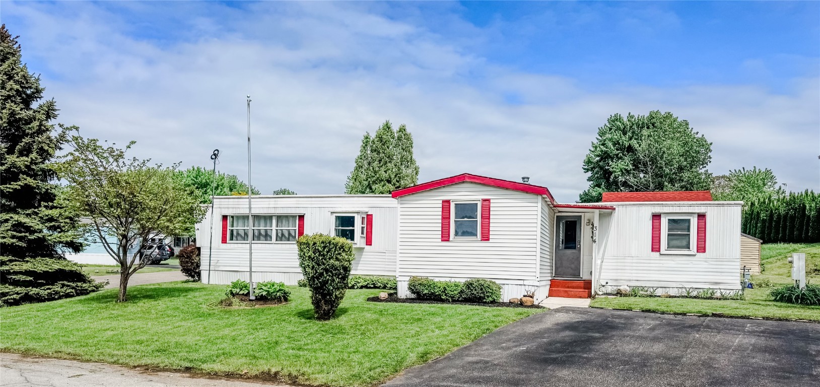 314 Chatham Court, Girard, Pennsylvania image 1