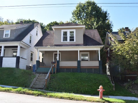 Homes For Sale - 588 Pine Street<br/> Meadville, PA 16335