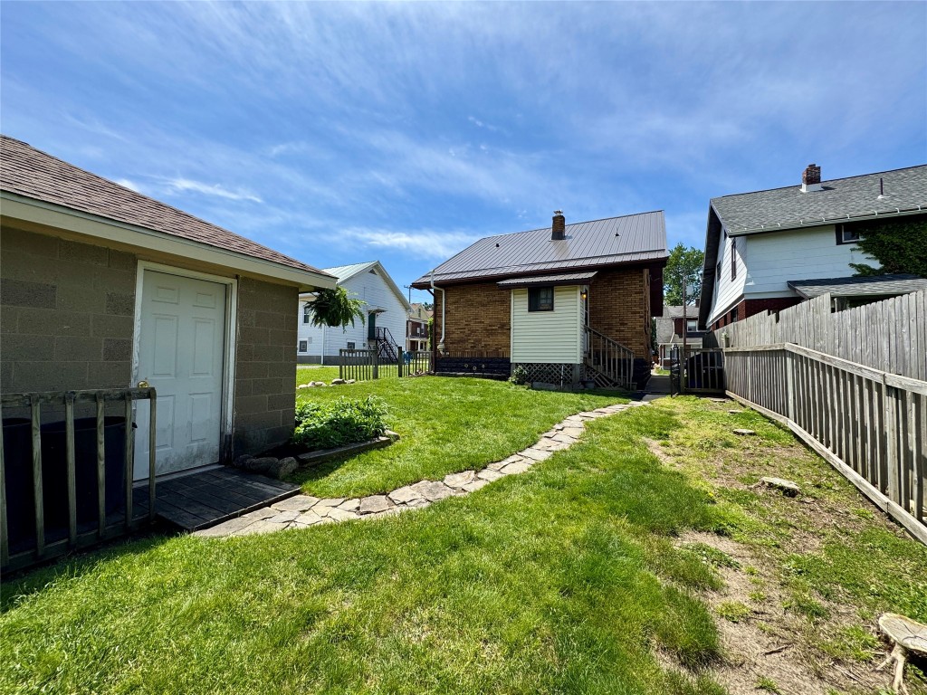 2711 Perry Street, Erie, Pennsylvania image 23