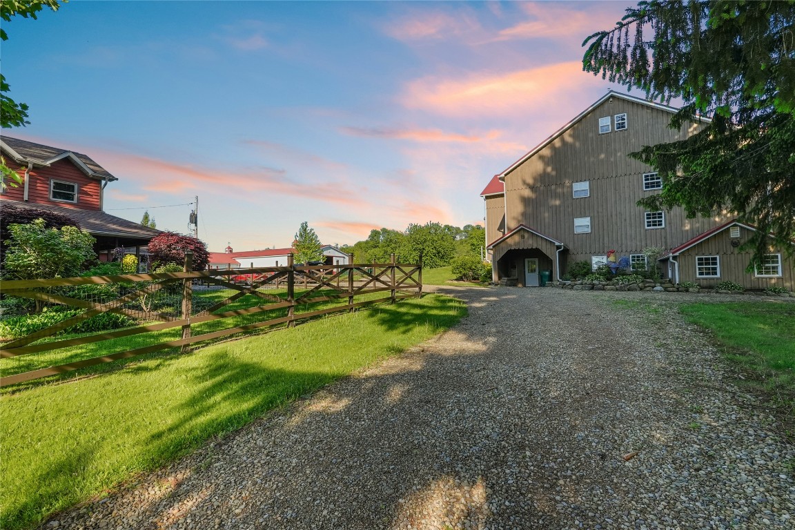 11221 W Greene Road, Waterford, Pennsylvania image 2