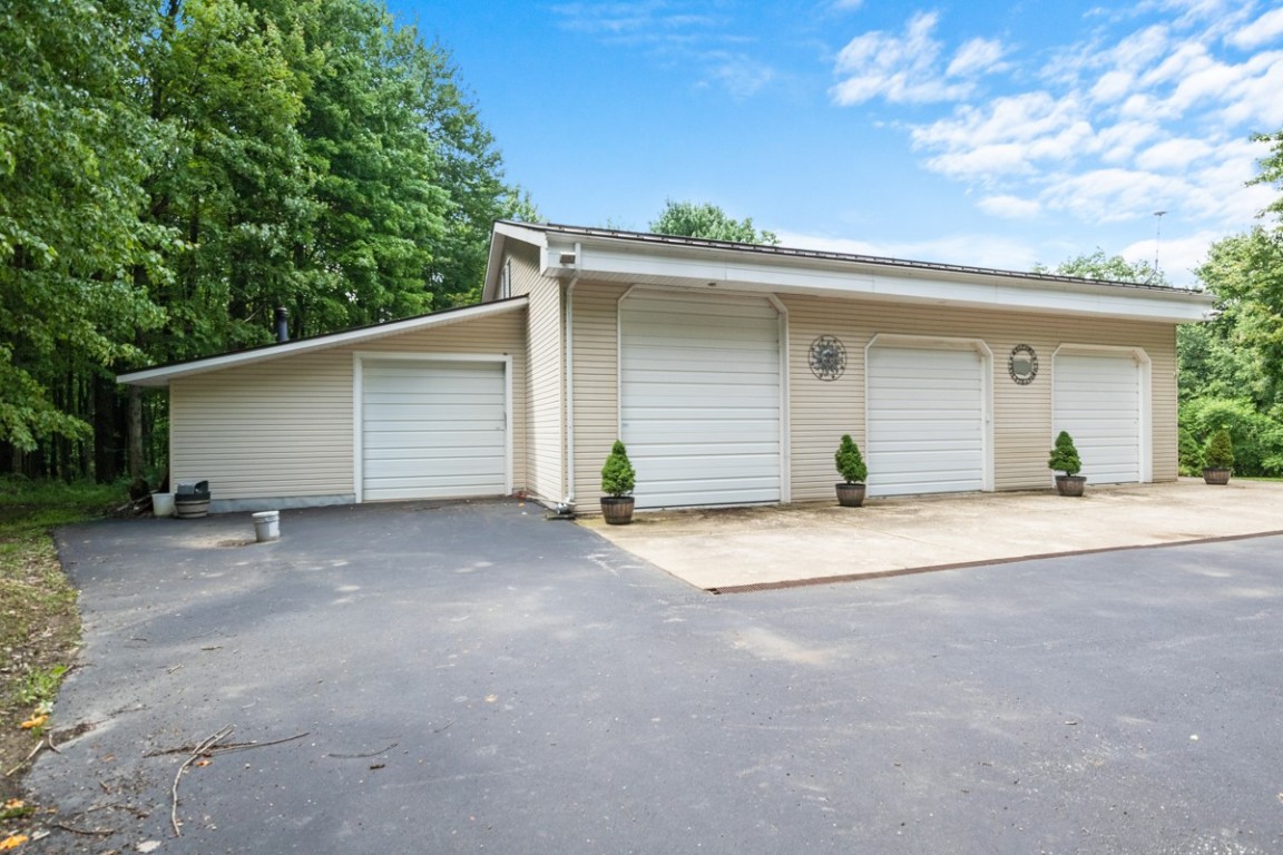 9685 Pettis Road, Meadville, Pennsylvania image 2