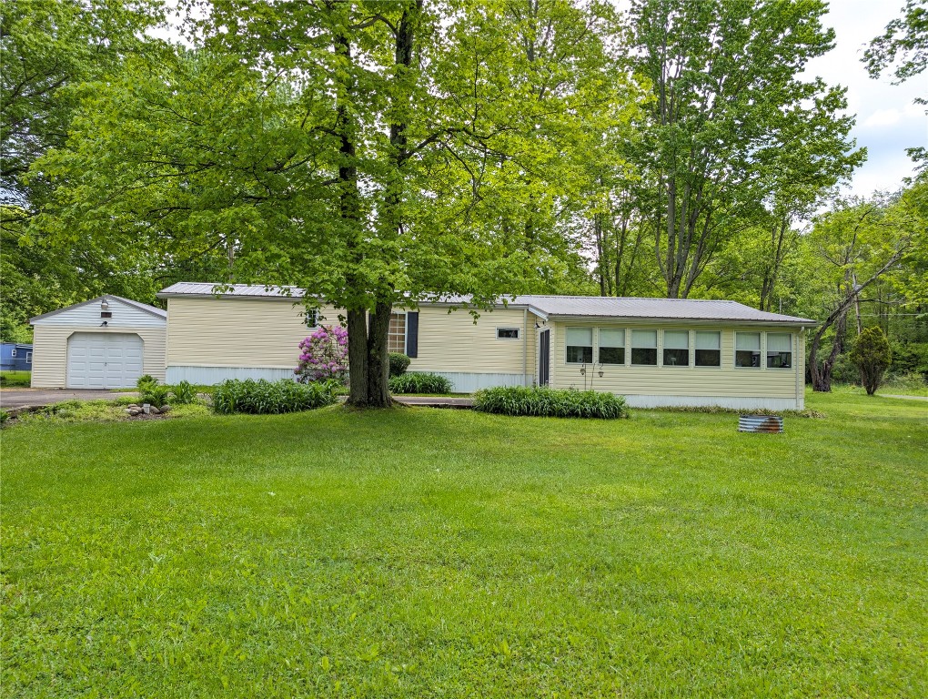 8734 Colonial Lane, Linesville, Pennsylvania image 1