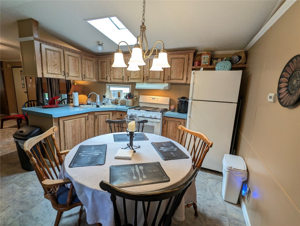 8734 Colonial Lane, Linesville, Pennsylvania image 8