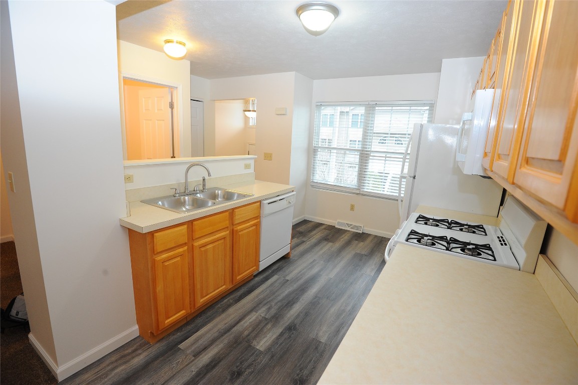 4159 Wood Hills Drive #C12, Erie, Pennsylvania image 5