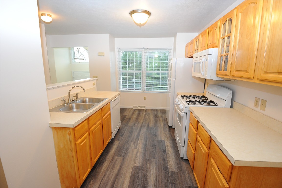 4159 Wood Hills Drive #C12, Erie, Pennsylvania image 3
