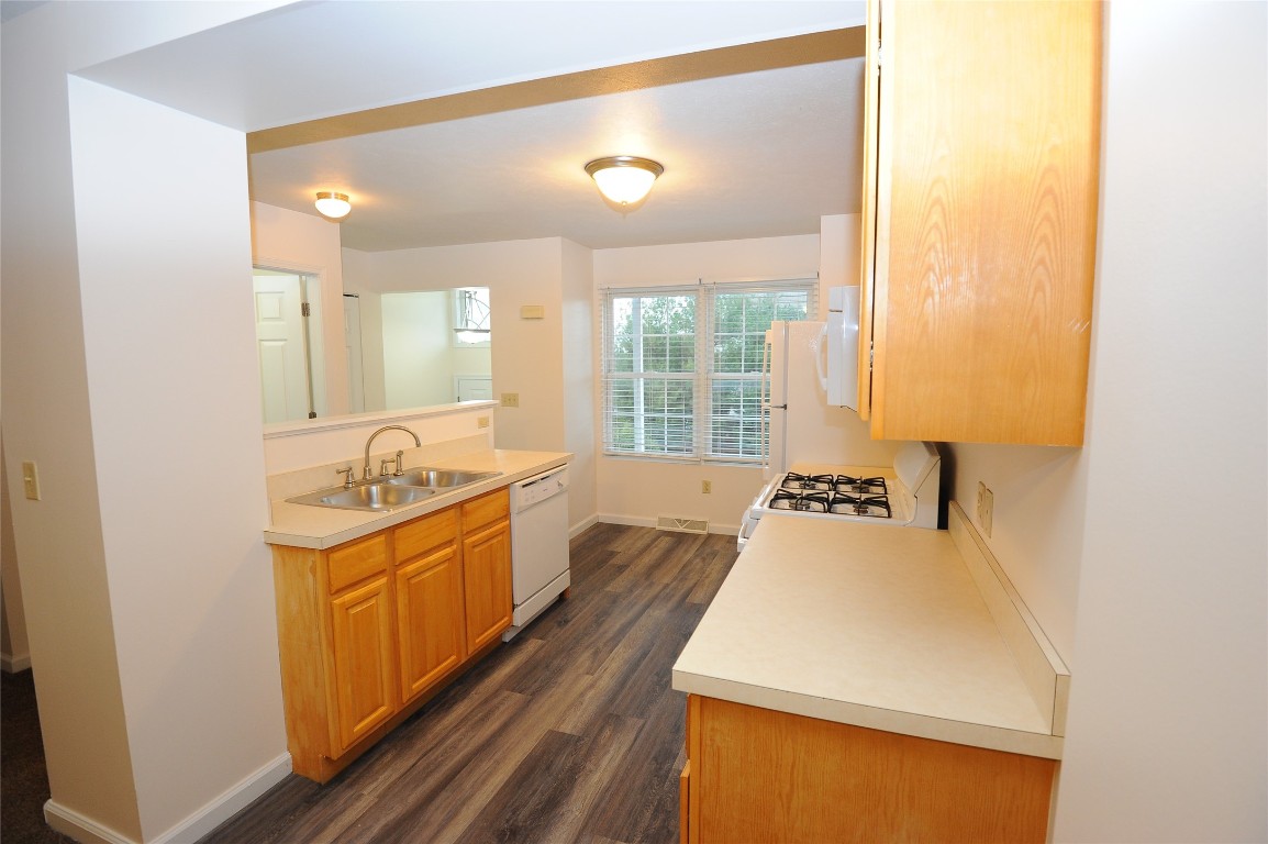 4159 Wood Hills Drive #C12, Erie, Pennsylvania image 6