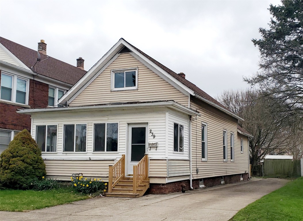 239 E 30th Street, Erie, Pennsylvania image 1