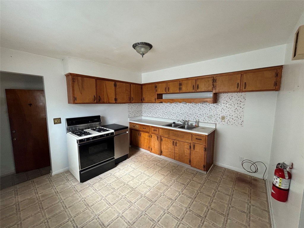 3034 W 11th Street, Erie, Pennsylvania image 3