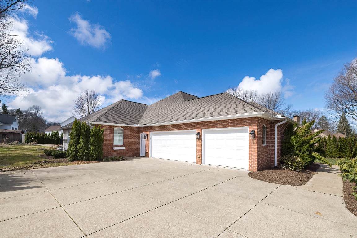 3500 Tanager Drive, Fairview, Pennsylvania image 2