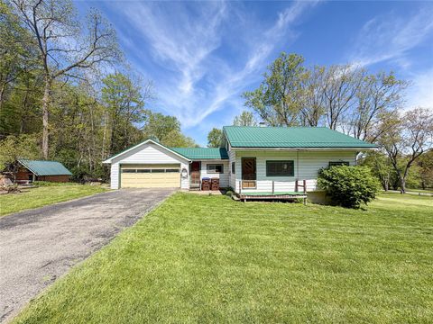 Homes For Sale - 21199 Shore Drive<br/> Meadville, PA 16335