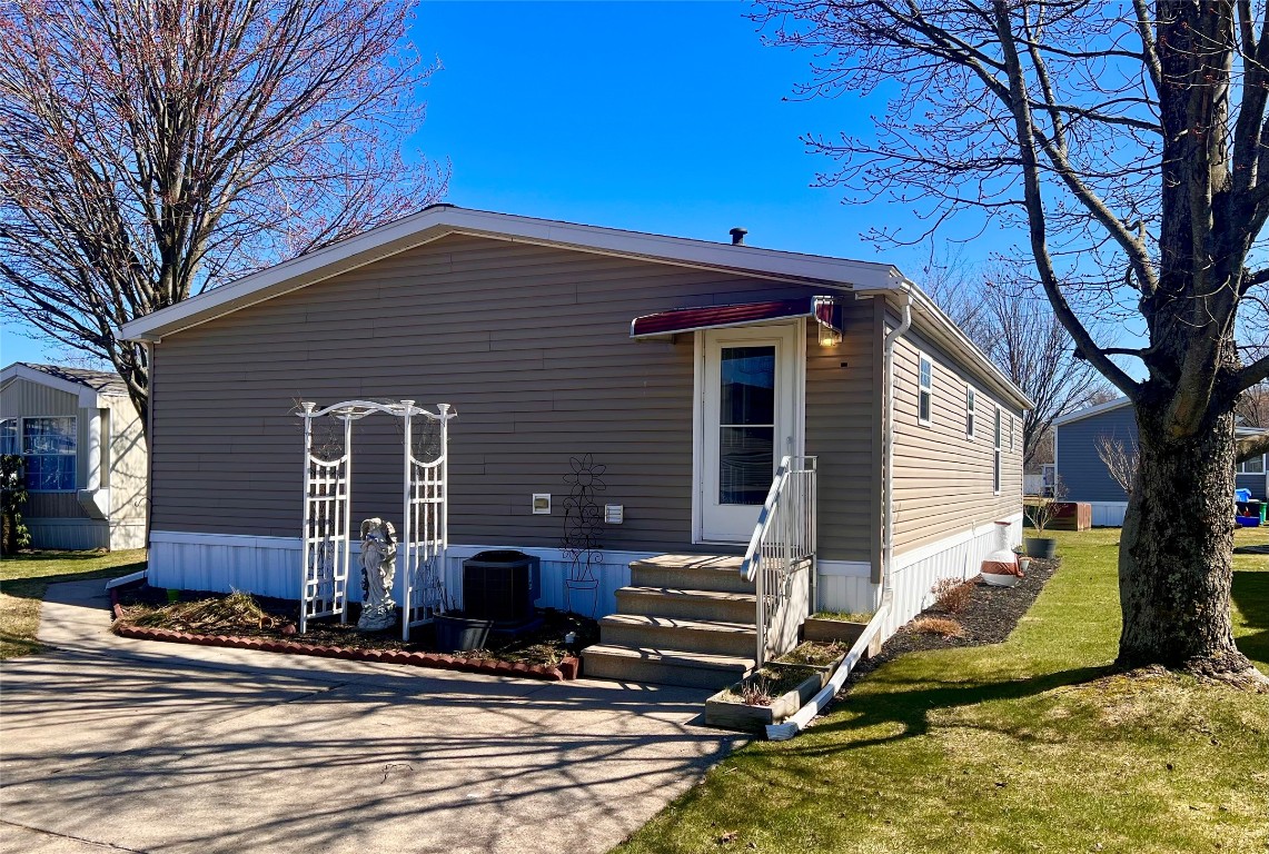 8229 Briercrest Drive, Erie, Pennsylvania image 1