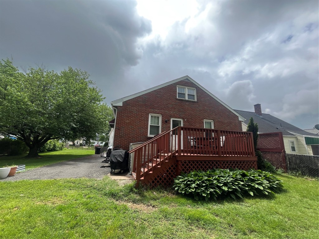 1420 Maple Leaf Drive, Erie, Pennsylvania image 2