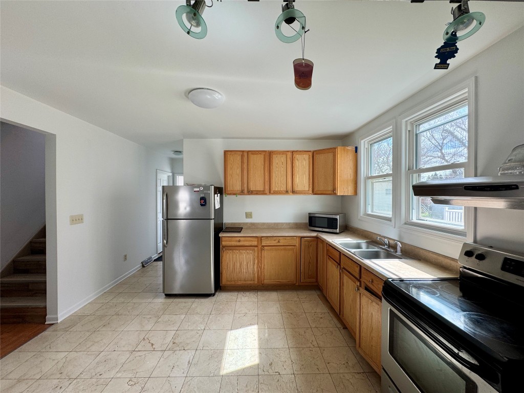 823 Wyoming Avenue, Erie, Pennsylvania image 7